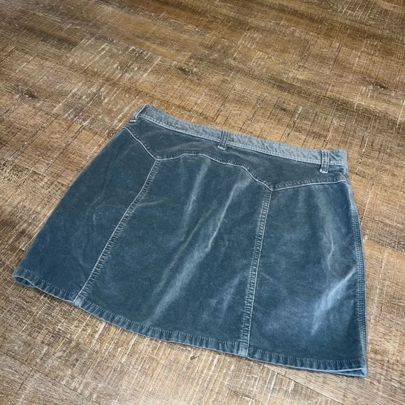 GAP 🥳 2/$15 OR 3/$20 🥳 Skirt - Picture 5 of 5